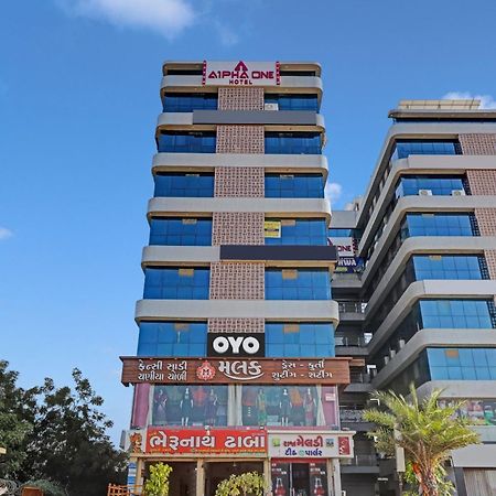 Collection O Alpha One Hotell Ahmedabad Exteriör bild