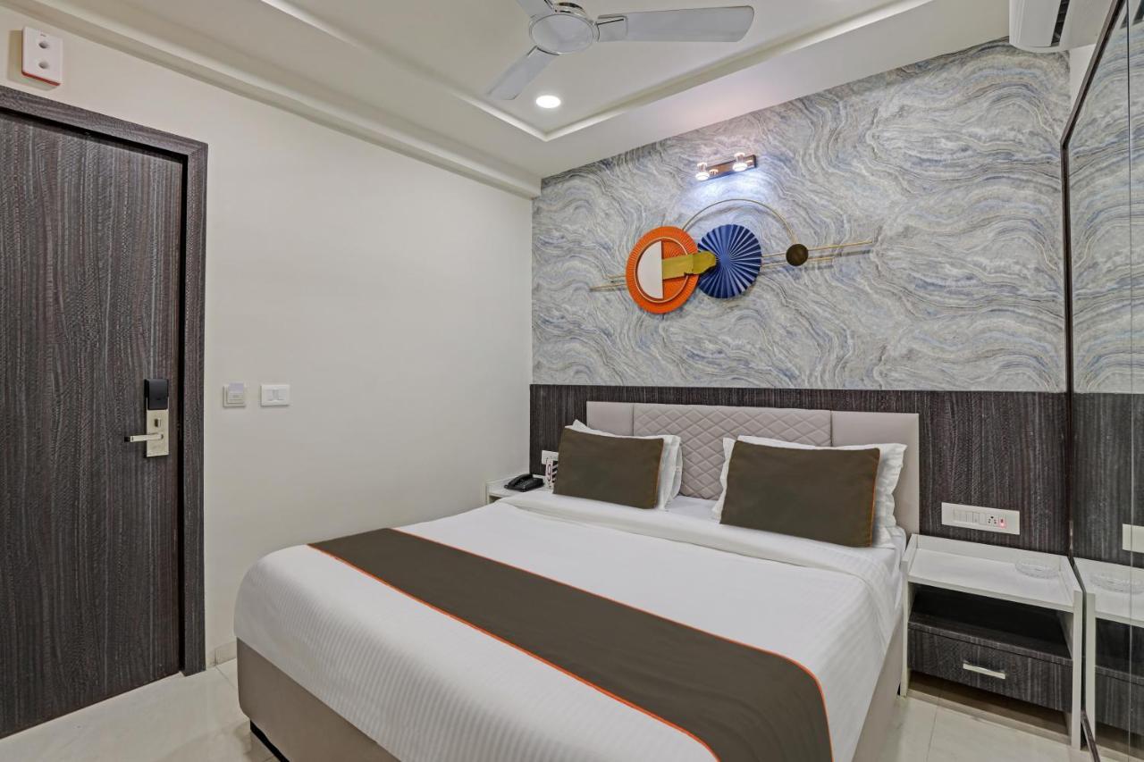 Collection O Alpha One Hotell Ahmedabad Exteriör bild