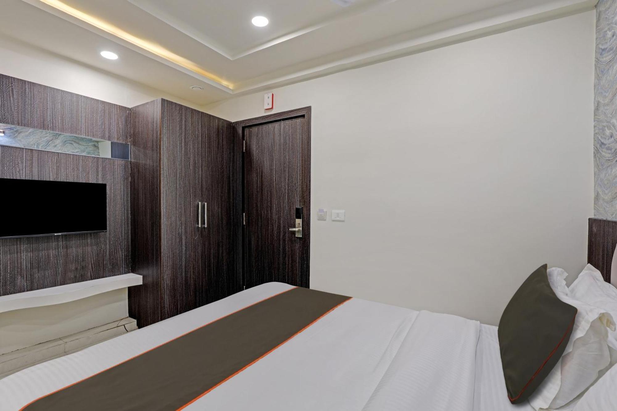 Collection O Alpha One Hotell Ahmedabad Exteriör bild
