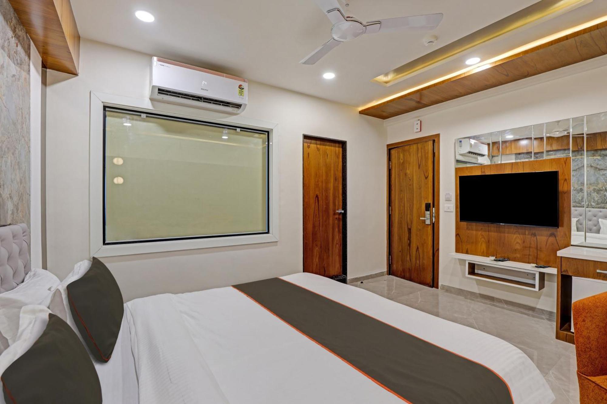 Collection O Alpha One Hotell Ahmedabad Exteriör bild