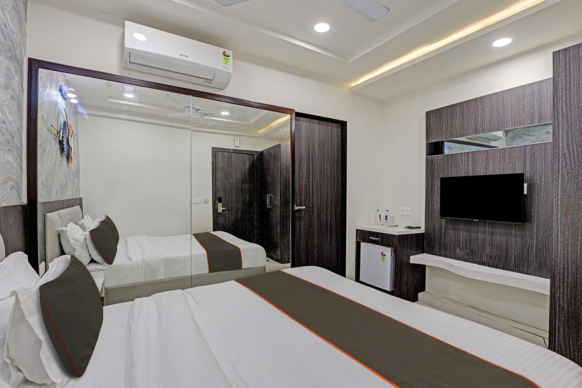 Collection O Alpha One Hotell Ahmedabad Exteriör bild