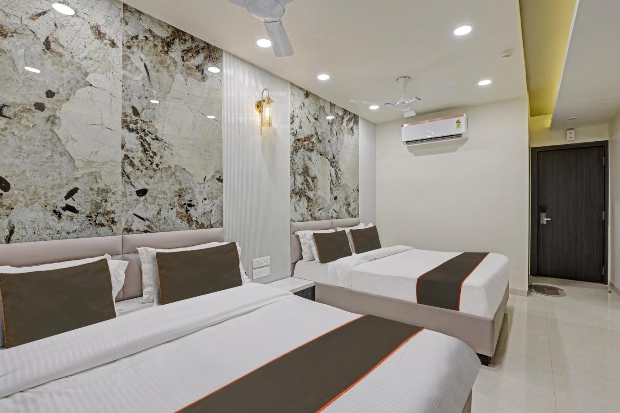 Collection O Alpha One Hotell Ahmedabad Exteriör bild