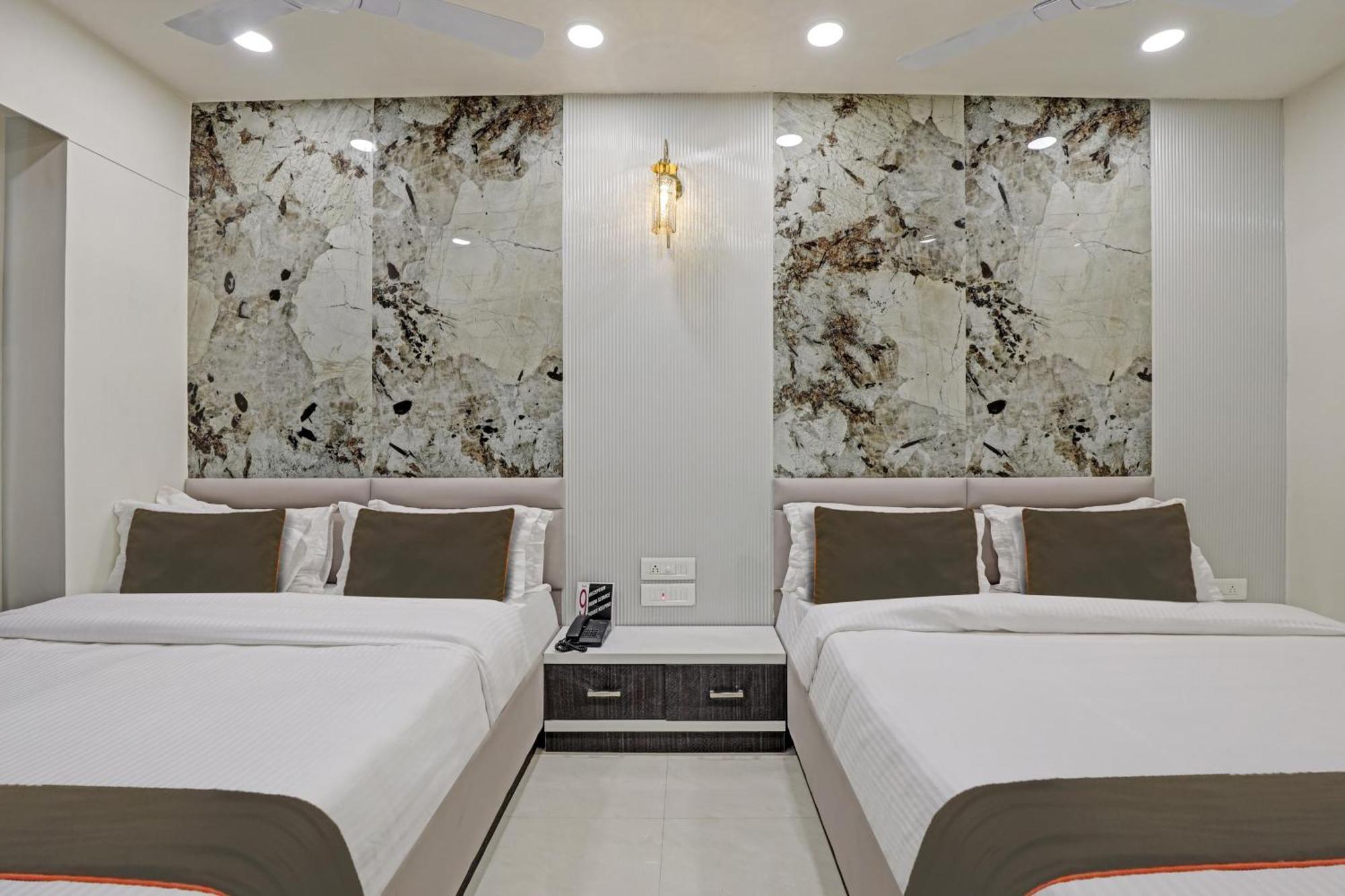 Collection O Alpha One Hotell Ahmedabad Exteriör bild