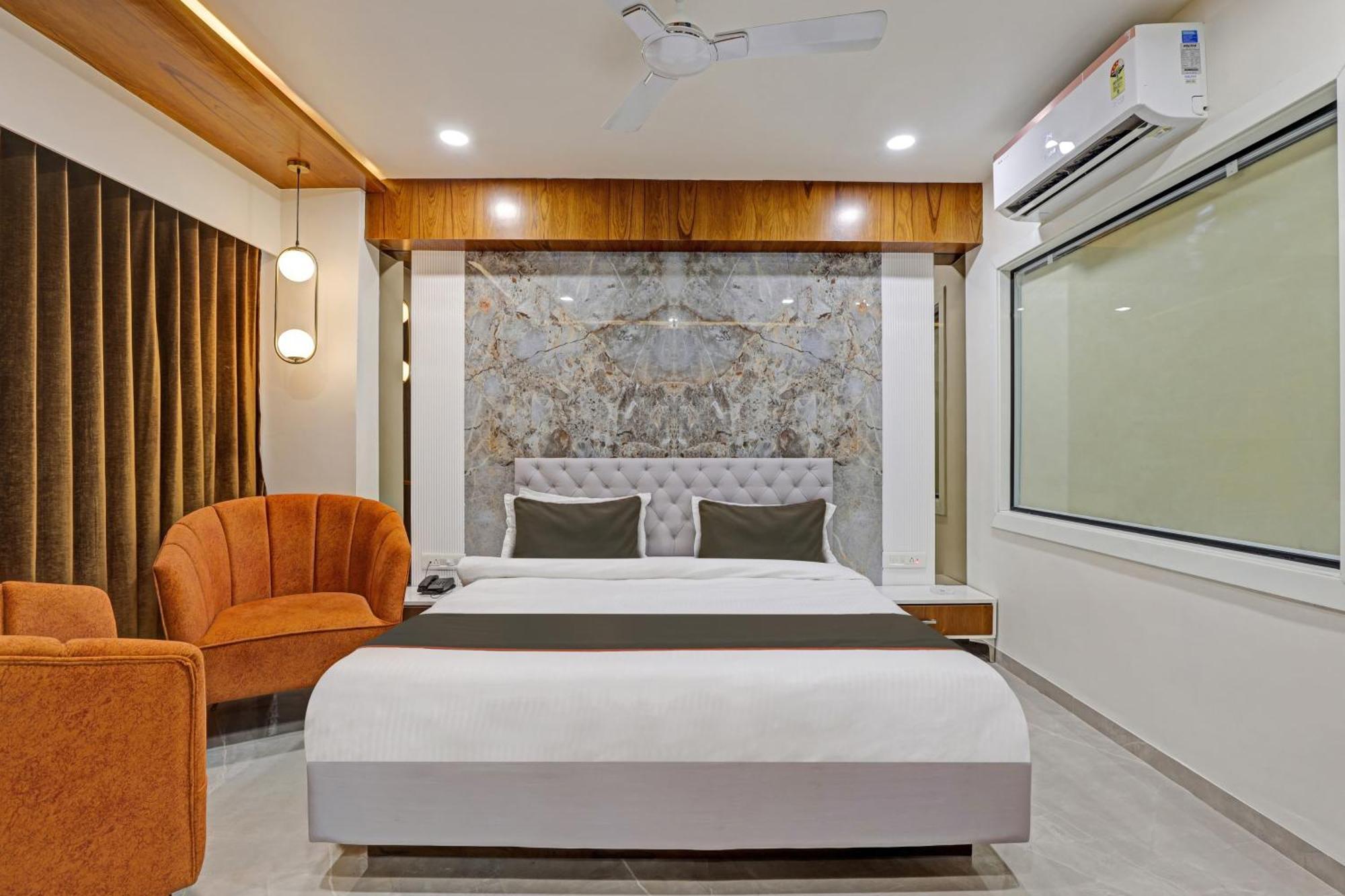 Collection O Alpha One Hotell Ahmedabad Exteriör bild