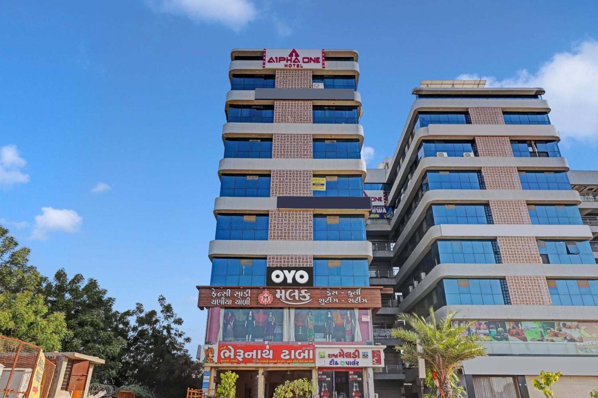 Collection O Alpha One Hotell Ahmedabad Exteriör bild